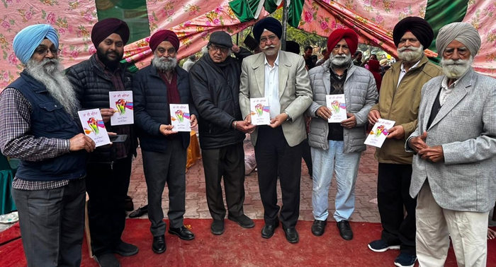 Presenting books during Guru's langar
